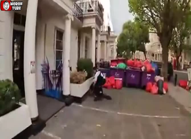 Video :Police Stop Thief With the Aid of a Good Samaritan